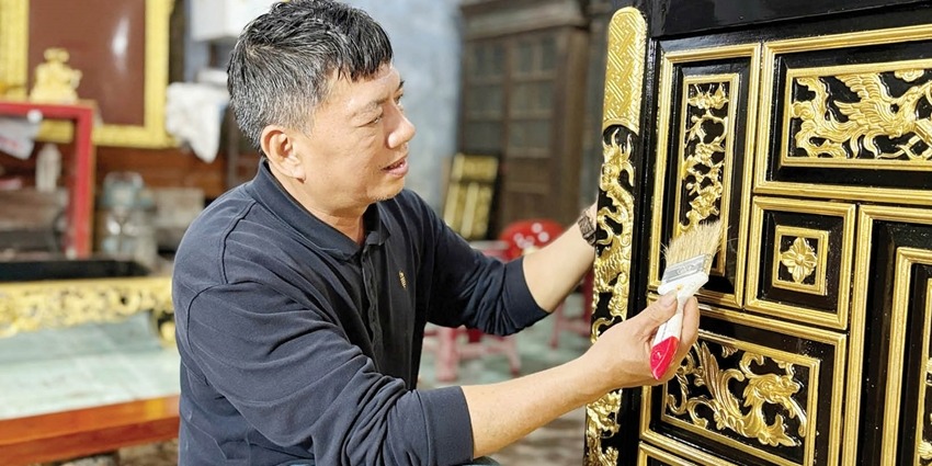 Tracing the gilded past