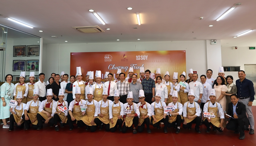 15 teams compete in cooking contest featuring U S chicken