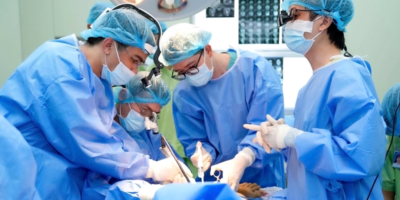 Successful surgery for malignant mandibular tumor in a 14-year-old patient