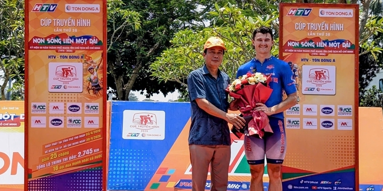 Nick Kergozou wins stage 8 Dong Hoi - Hue City