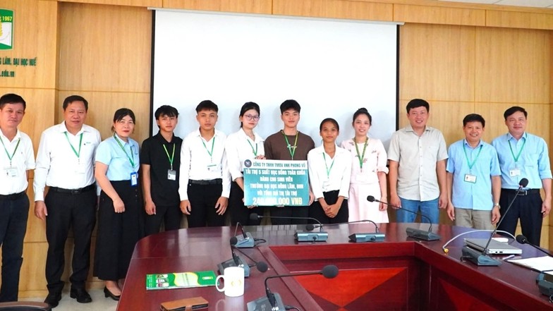 VND 240 Million in Scholarships in Awarded to Students of the University of Agriculture and Forestry