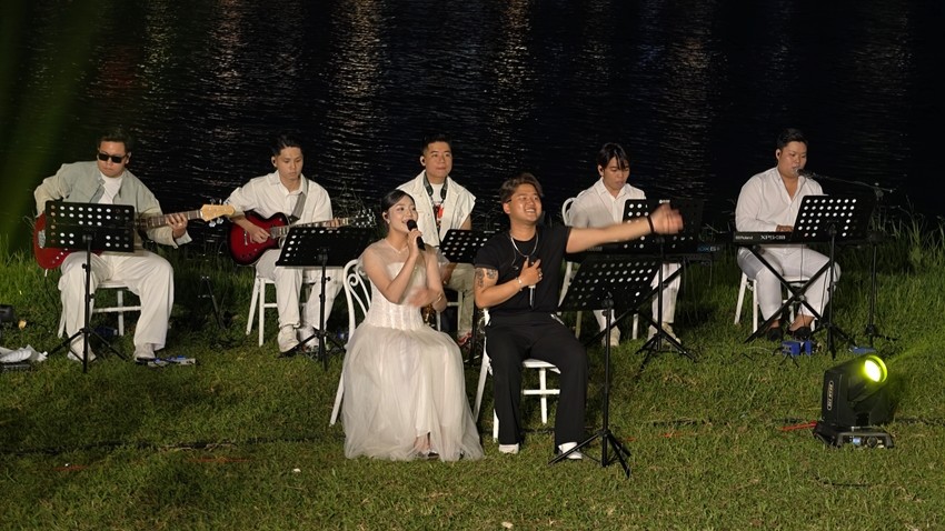 Youthful Melodies Resonate by the Huong River