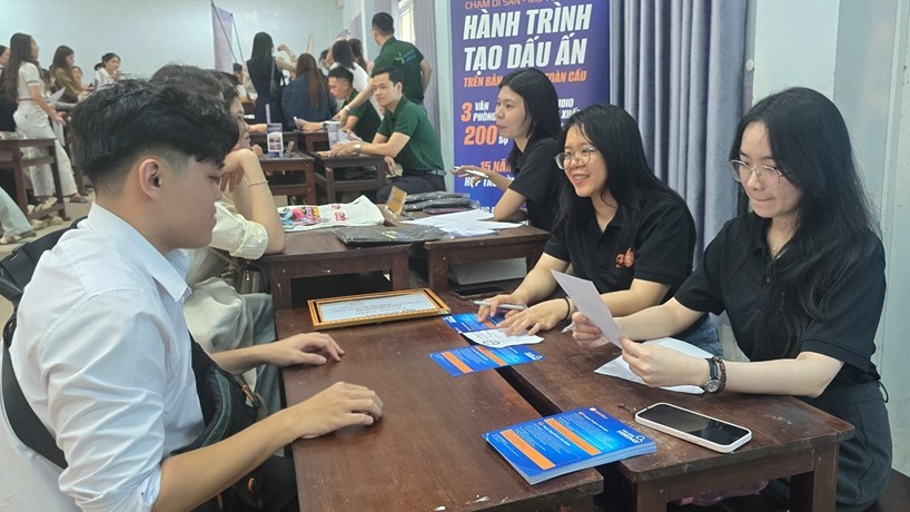 Over 260 Job Opportunities are Unveiled to Economics Students in Hue