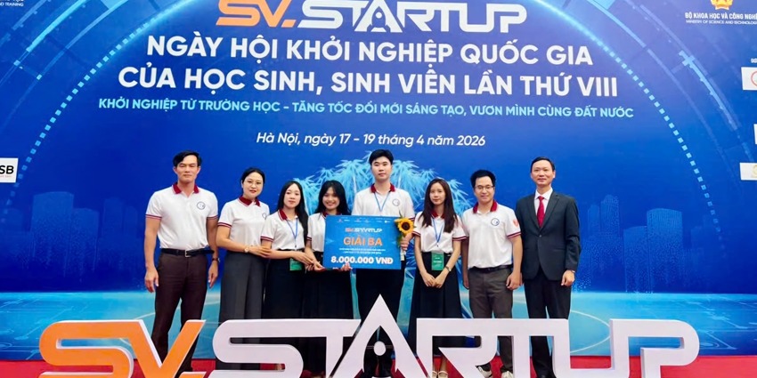 “An Vi Porridge” wins Third Prize at the final round of the 8th “Students with Startup Ideas” competition