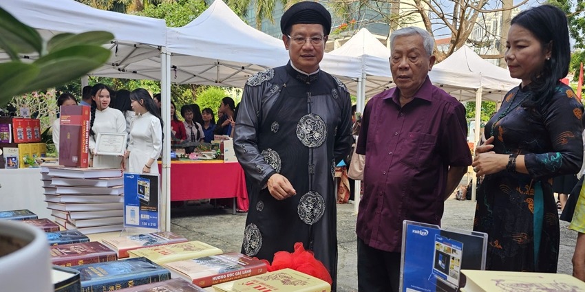 Reading culture with innovative approaches to knowledge in the digital age