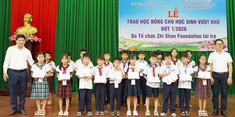 Zhishan Foundation awards more than 600 scholarships to students