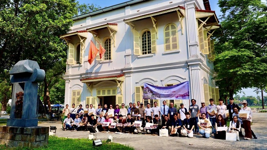Sketching French Architectural Heritage in Hue