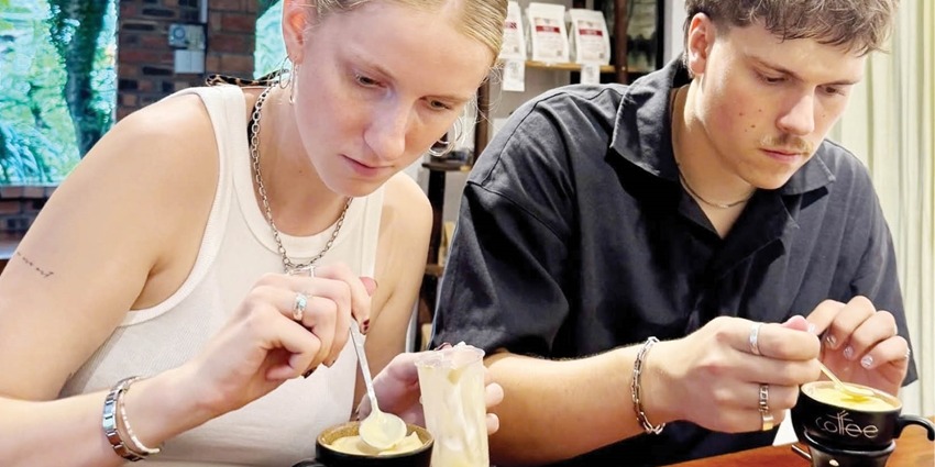 Westerners experience Vietnamese coffee