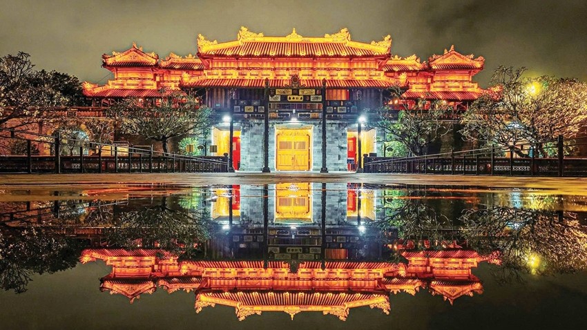 The enchanting palace “awakens” the Imperial Citadel at night