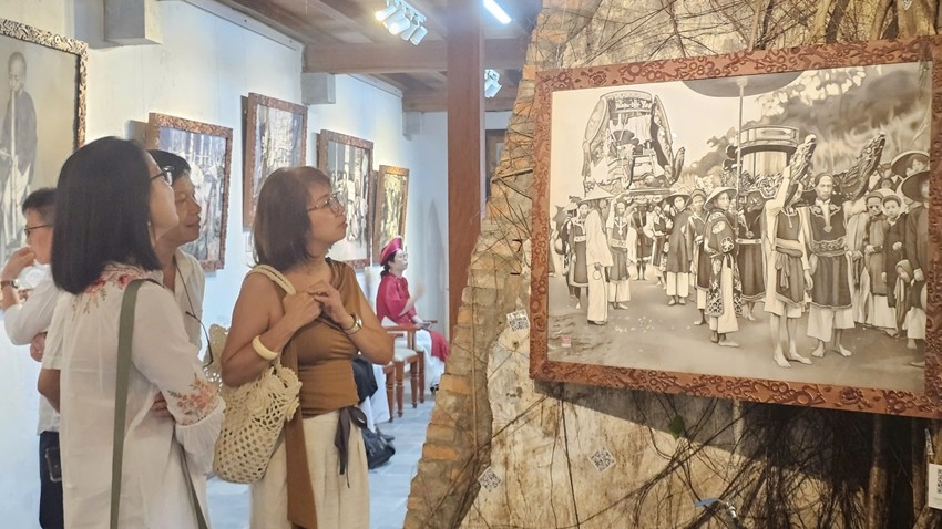 “Encoding Time” A Convergence Between Lacquer Art and Portraiture