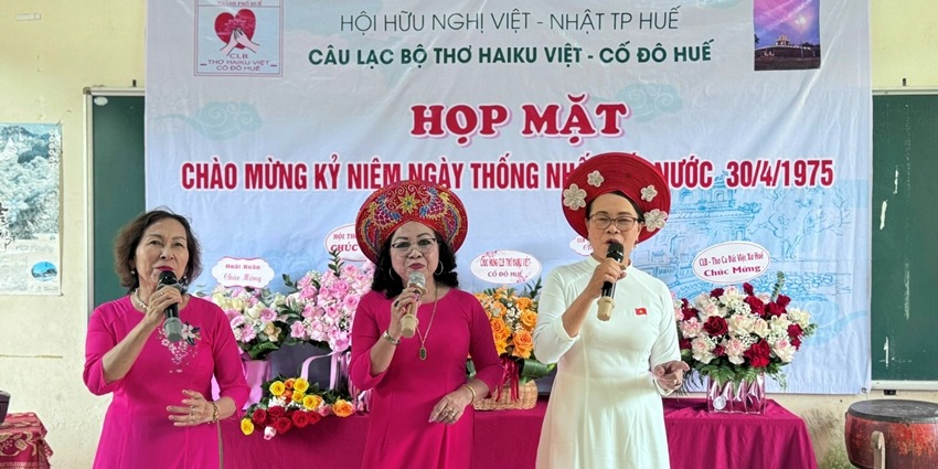 Haiku poetry exchange celebrating National Reunification Day