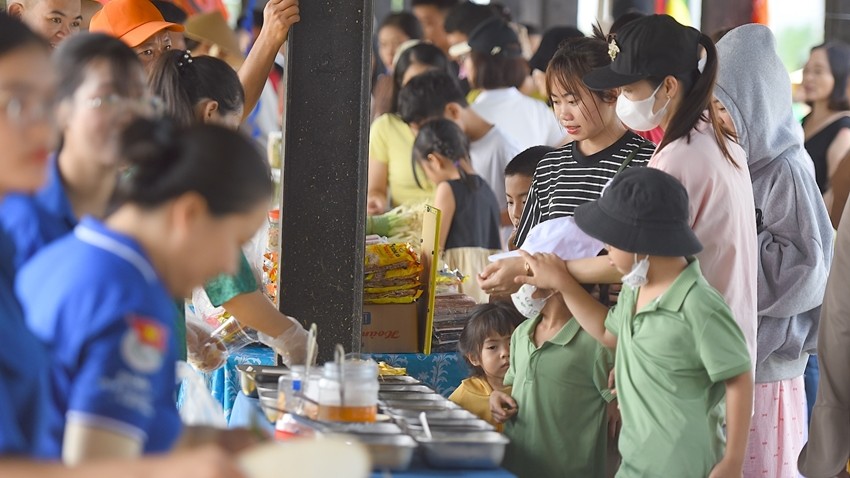 Huong An Rural Market - Mi xua mi som