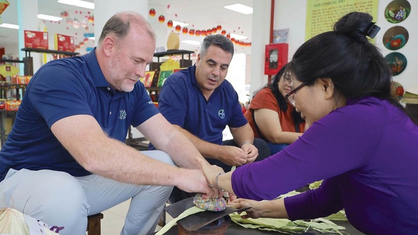 To Help Hue Tourism Touch Its Authentic Essence