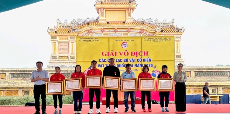 Nearly 350 outstanding wrestlers from across the country compete in Hue