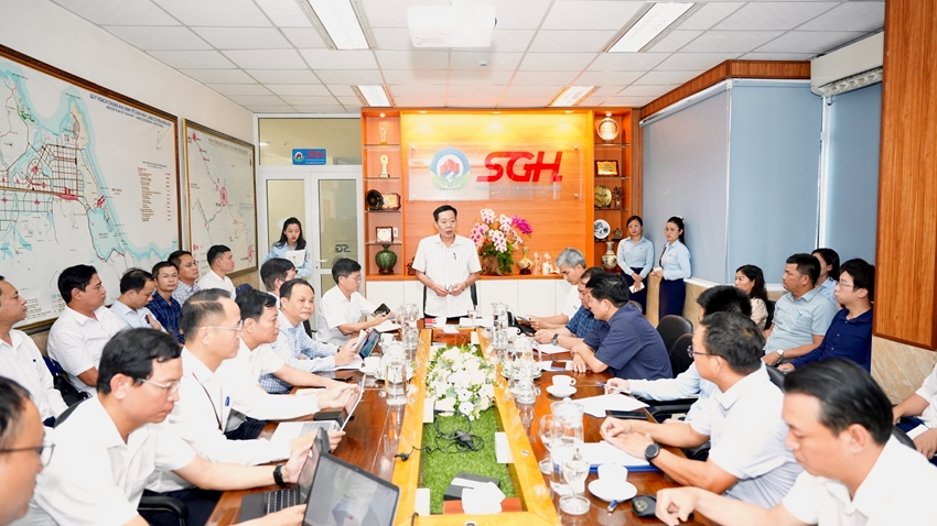 Reviewing and Inspecting Project Progress at Chan May - Lang Co Economic Zone
