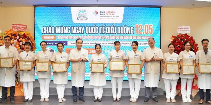 Certificates awarded to outstanding nurses
