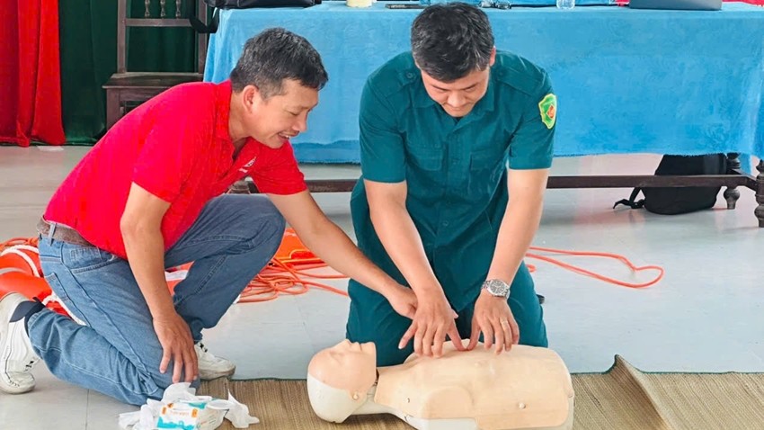 Training on Basic First Aid, Rescue, and Emergency Response Skills for Disaster Prevention and Control