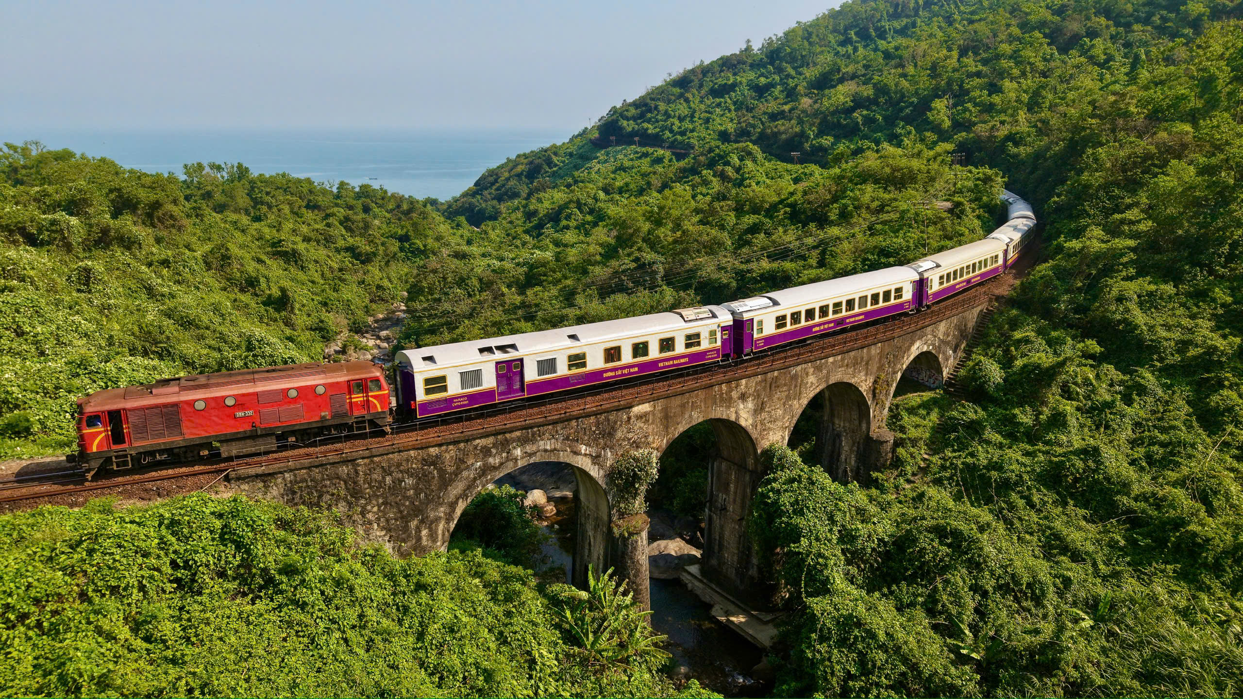 Journeys on Train, Journeys of Emotions