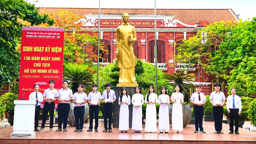 94 Nguyen Chi Thanh Merit Scholarships Are Awarded to Students Winning National Prizes