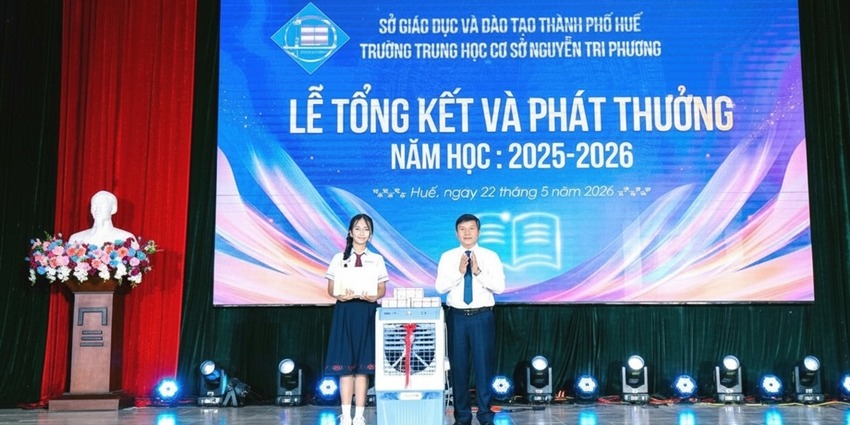Nguyen Tri Phuong Secondary School honors outstanding students for the 2025-2026 school year