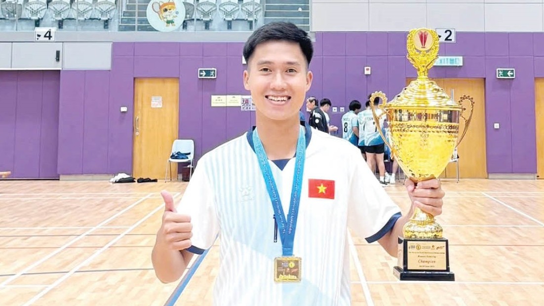 “The Golden Boy” of Hue’s shuttlecock