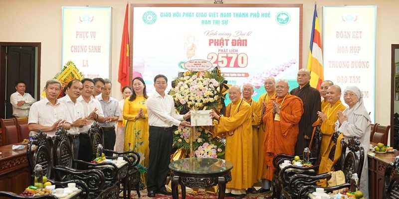 City leaders visit and extend greetings for Vesak 2570 celebrations