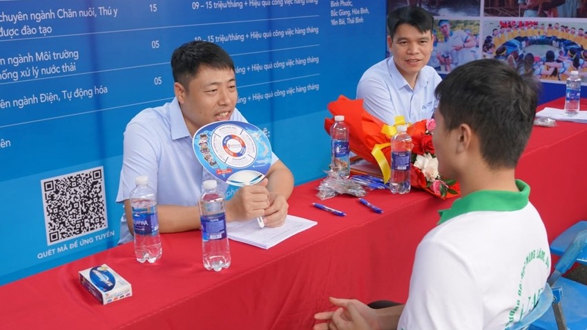 32 Employers Offer 2,460 Job Opportunities