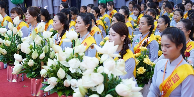 Grand Vesak Celebration, Buddhist Calendar 2570, held solemnly in Hue