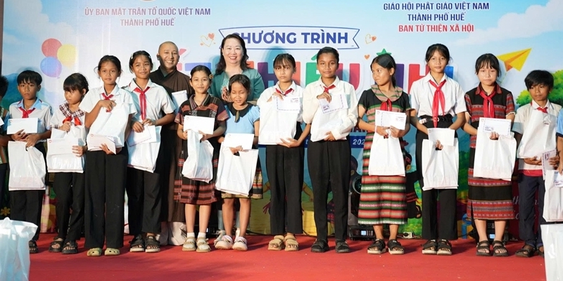 Heartwarming Children s Day program for 100 children from ethnic minority communities