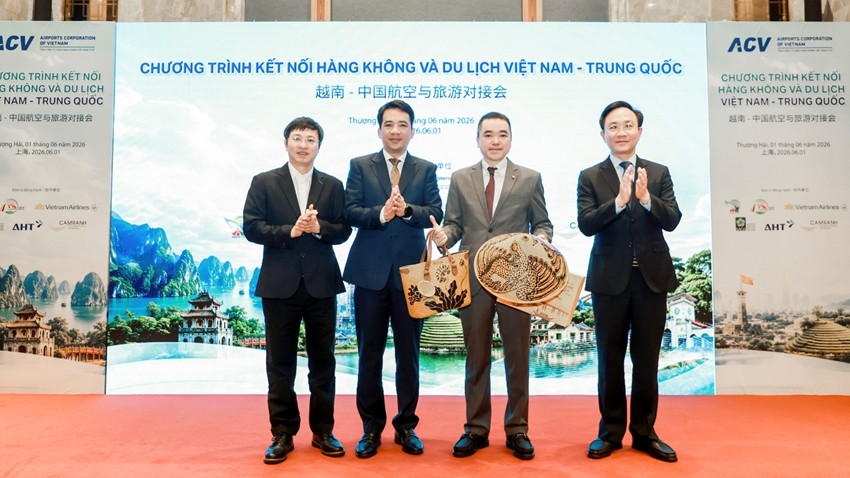 Hue Steps up Tourism Promotion and Strengthens Air Connectivity with Shanghai China