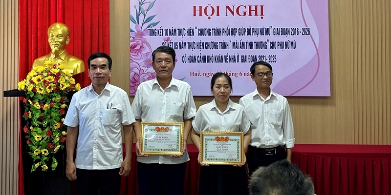 Accompanying visually impaired women