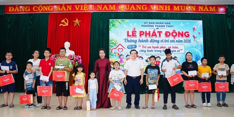 “Happy and safe children confidently stepping into the digital era”