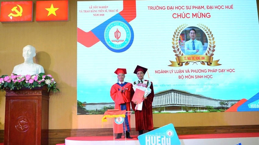 Hue University of Education Confers Degrees on 5 PhD and 289 Master’s Graduates