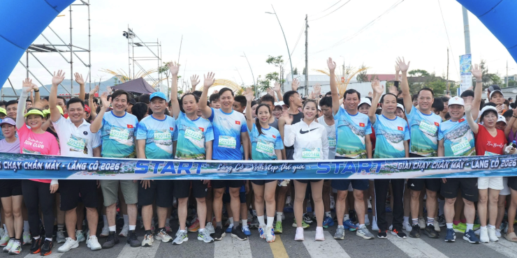 Nearly 1,400 runners take part in the Chan May - Lang Co running race 2026