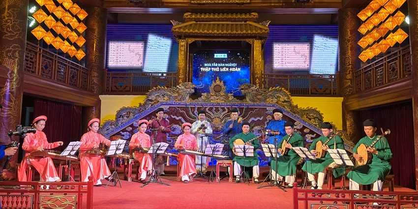 Experimental performance of Hue traditional music notation and the interpretation method