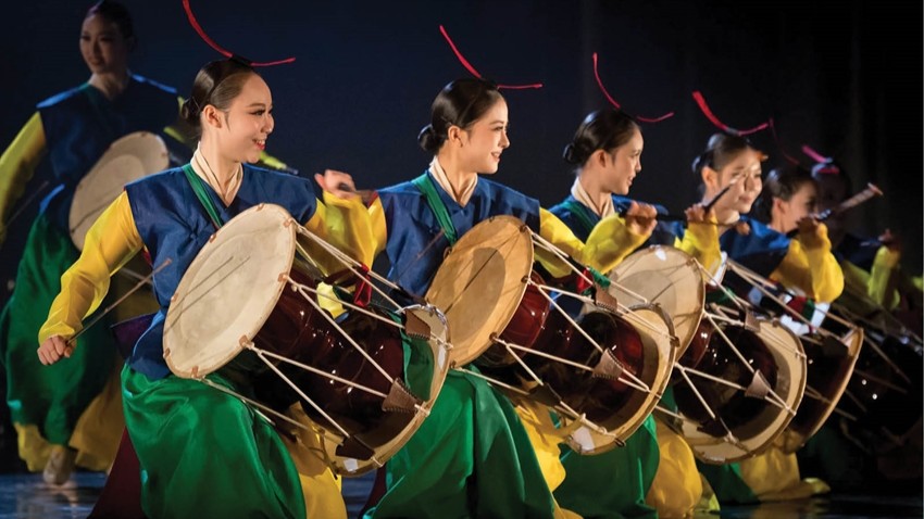 Music Tells “New Stories” by the Perfume River