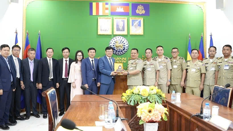 Strengthening Cooperation Between Hue City Police and Siem Reap Provincial Police