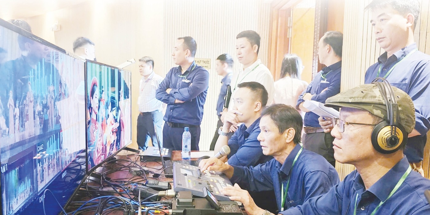 Following the footsteps of journalists