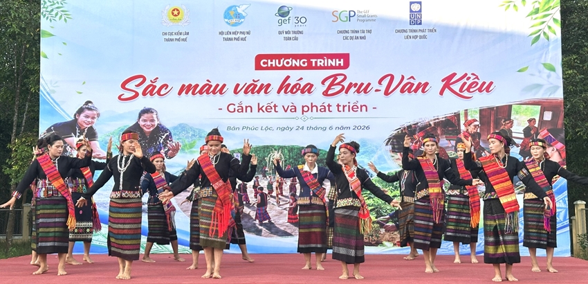 The colors of the Bru - Van Kieu people s culture in Phuc Loc village