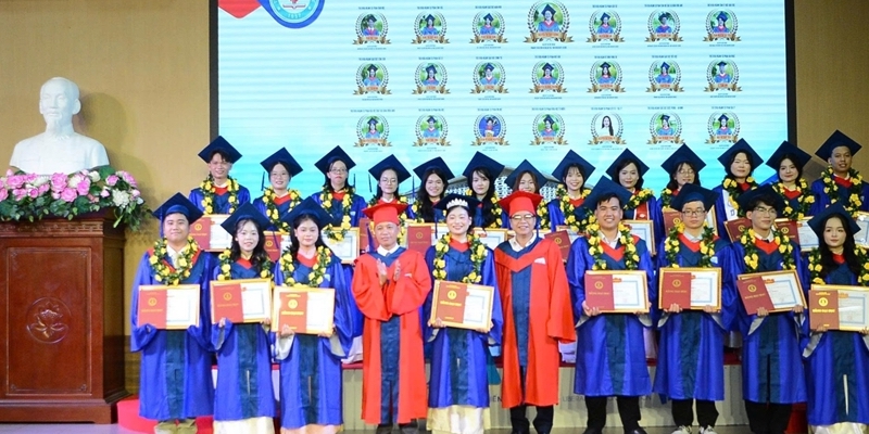 1,064 new graduates receive full-time bachelor s degrees