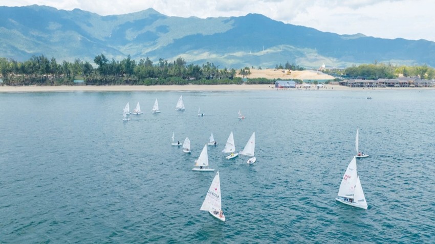 Aiming to Develop Sailing Regattas as Part of Hue Festival
