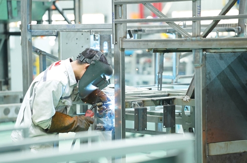 Creating a competitive advantage to attract high-quality investment capital