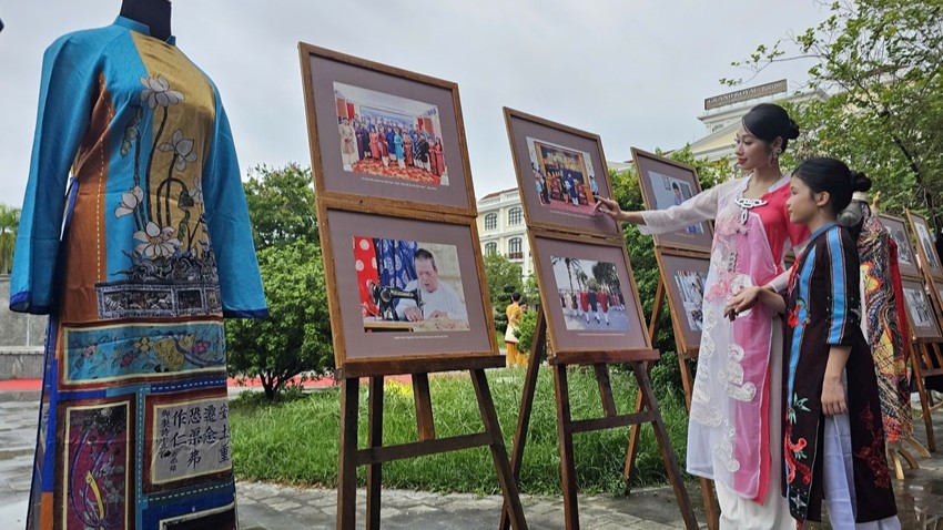 Enjoying “The Knowledge of Tailoring and Wearing Hue Ao Dai” Through Performances and Exhibitions