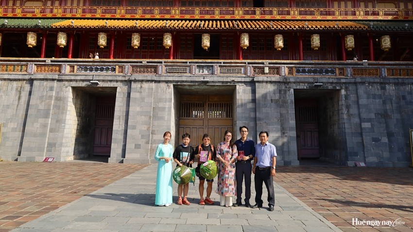 Presenting Gifts to Mother and Son after Their 790-km Walk from Hanoi to Hue