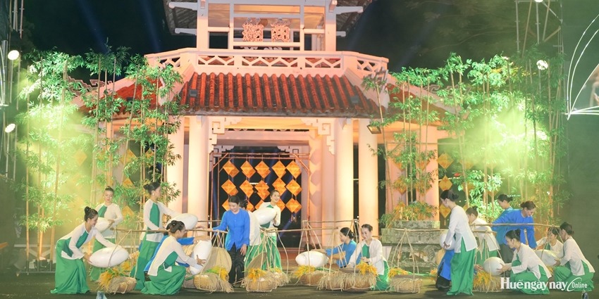 Telling the story of Bun Bo Hue to life through artistic performance