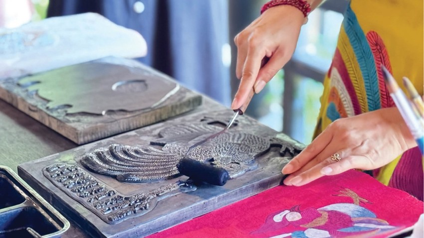 Kim Hoang folk paintings and the meeting in Hue Ancient Capital