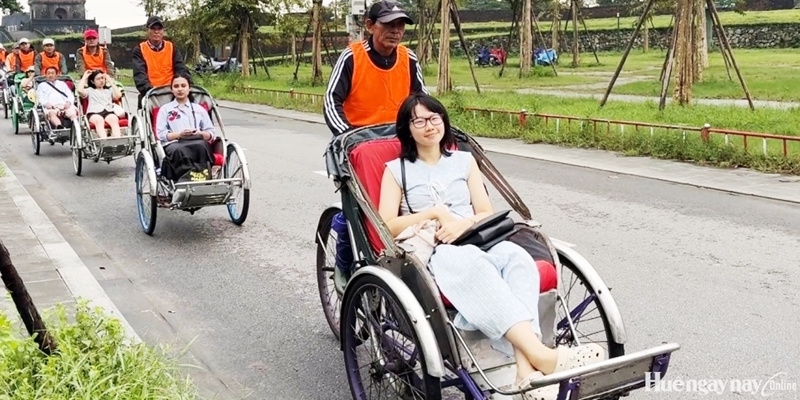 Cyclos and the streets of Hue