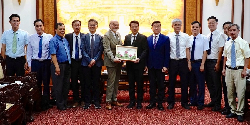Toward expanding the community-based waste sorting model