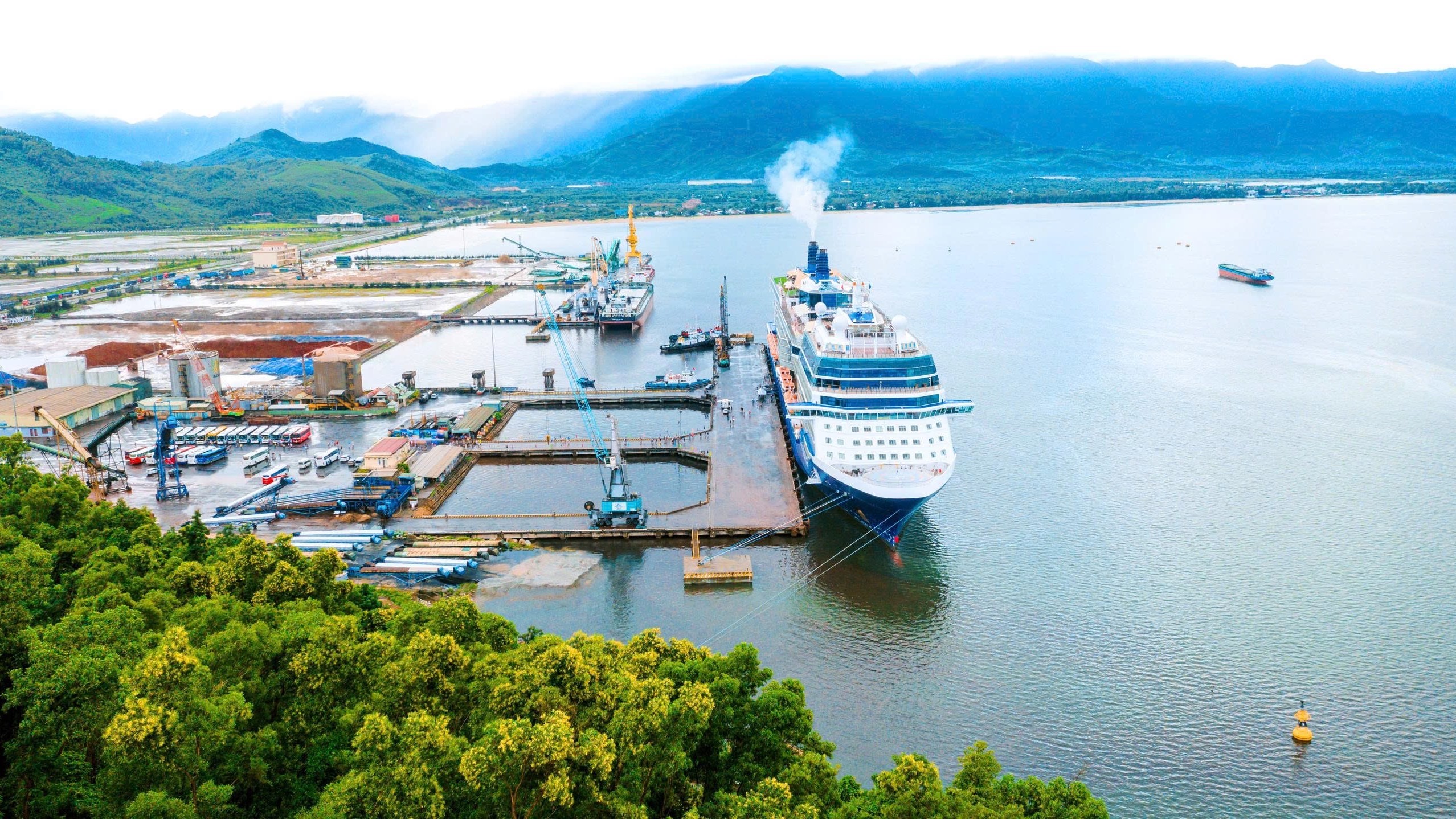 Chan May toward a green seaport