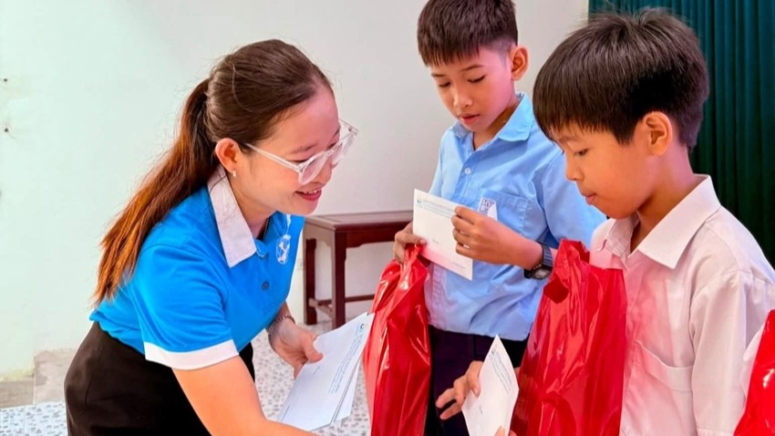 Supporting Disadvantaged Students on Their Journey to School